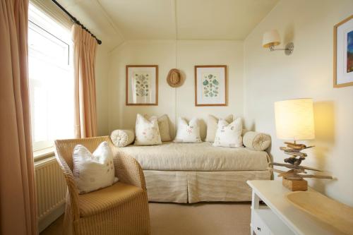 Deluxe Room (2 Adults + 1 Child)