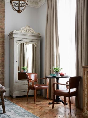 Superior King Suite