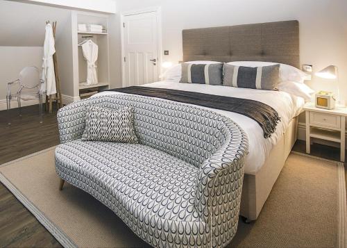 Suite with River View - The Dove Cote