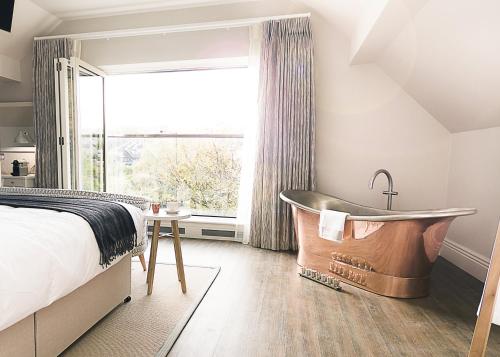 Suite with River View - The Dove Cote
