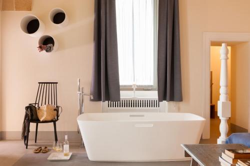 Junior Suite with Bath Tub