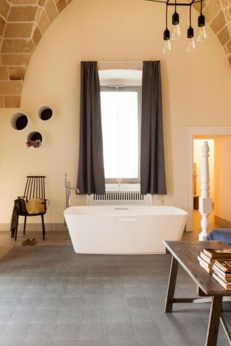 Junior Suite with Bath Tub