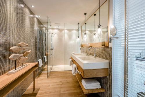Superior King Suite