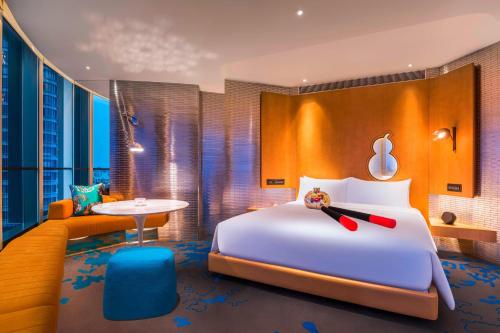 Cool Corner King Room with Bund View