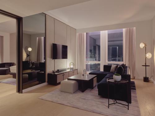 Premier Skyline View One Bedroom Corner Suite, 1 King Bed 