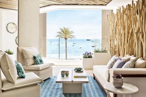 One-Bedroom Suite with Sea View