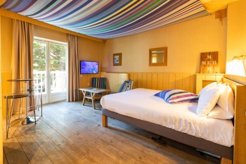 Classic Double Room - Garden/Parking Side