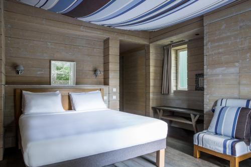 Classic Double Room - Garden/Parking Side