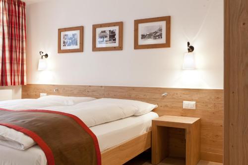 Chalet Double Room with Balcony and Matterhorn View