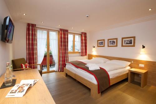 Chalet Double Room with Balcony and Matterhorn View