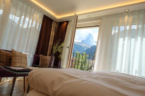 Garden Suite with Terrace and Matterhorn View