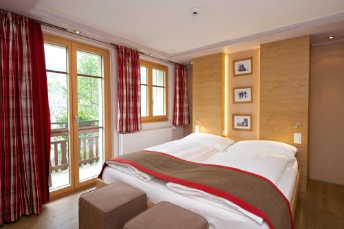 Basic Double or Twin Room with Balcony and Matterhorn View