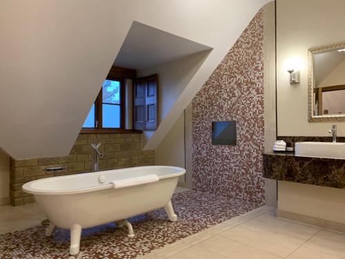 Monarch Suite