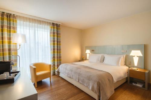 Small Standard Double Room with Mountain View