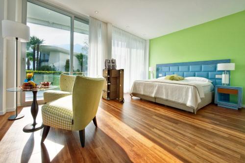 Deluxe Double Room with Partial Lake View