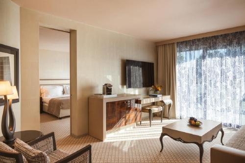 Junior Suite With Mountain View