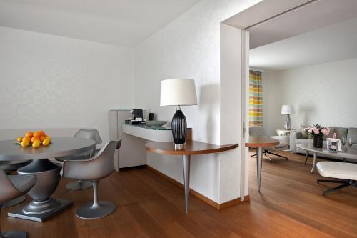 Superior Suite with Lake View