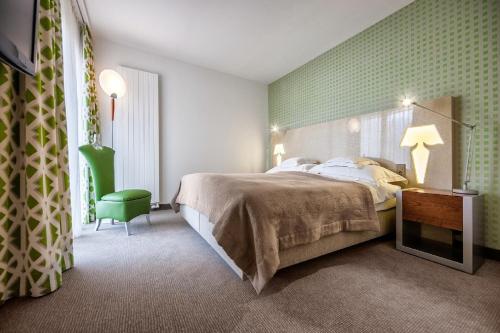 Deluxe Suite with Lake View