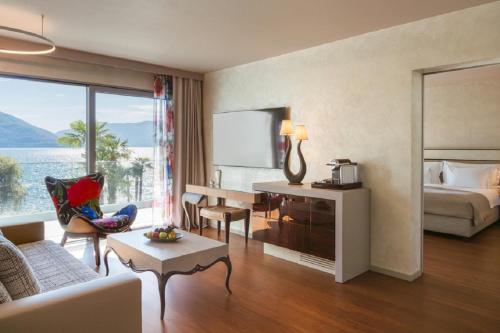 Deluxe Suite with Lake View