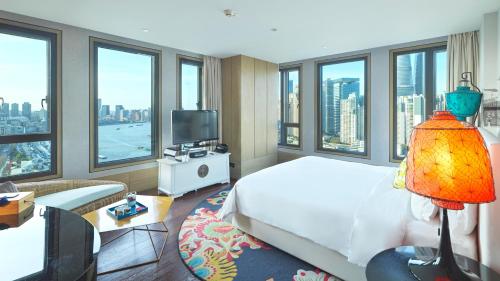 1 King Premium River View Separate Bath