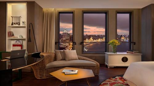 1 King Premium River View Separate Bath