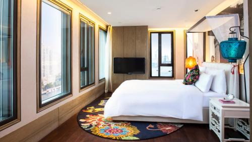 1 King Bed 1 Bedroom Suite