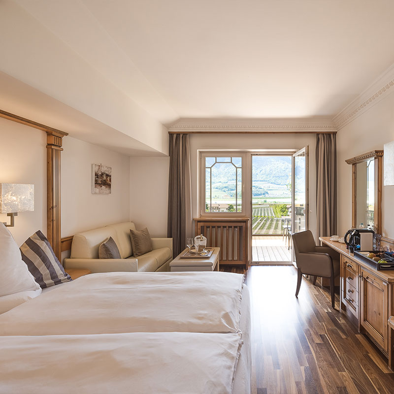 Double Room Deluxe with Balcony