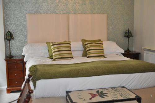 Luxury One-Bedroom Apartment