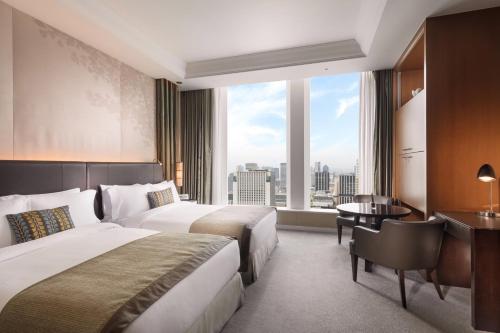 Deluxe Room with Two Double Beds and Skyline View