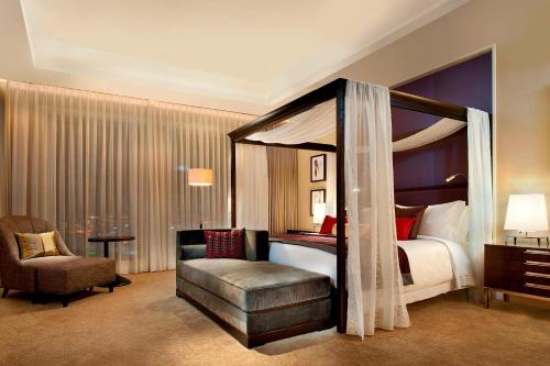 Corner Presidential King Suite with Skyline View