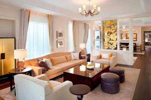 Corner Presidential King Suite with Skyline View