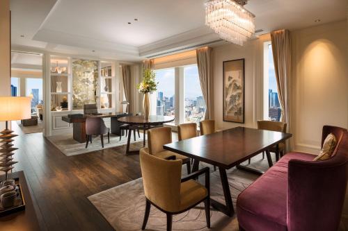 Corner Presidential King Suite with Skyline View