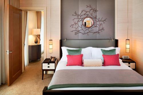 Astor King Suite with Skyline View - High Floor