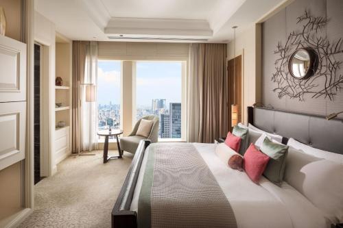 Astor King Suite with Skyline View - High Floor