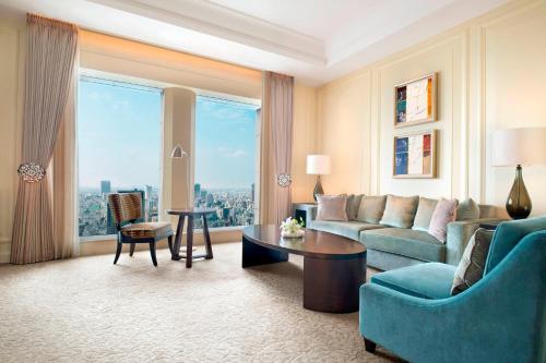 Astor King Suite with Skyline View - High Floor