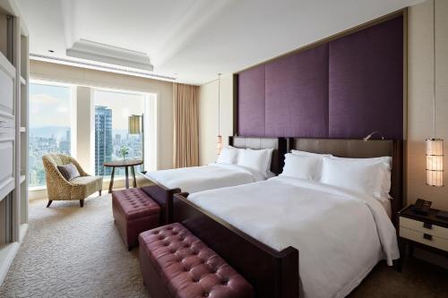 Caroline Astor Suite with Two Double Beds and Skyline View
