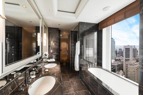 Large John Jacob Astor Suite with Two Double Beds and Skyline View