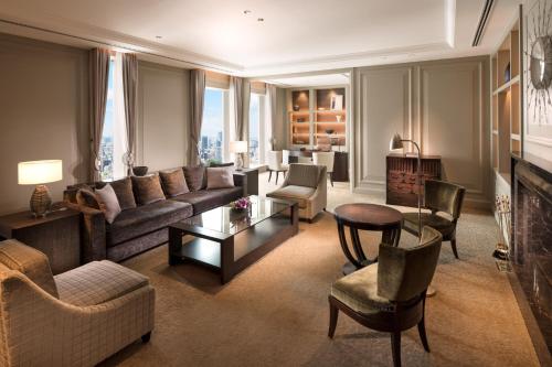 Large John Jacob Astor Suite with Two Double Beds and Skyline View