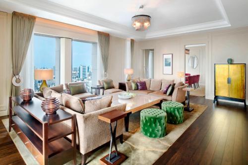 Corner Royal King Suite with Skyline View