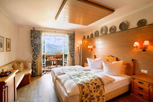 Double Room with Lake View and Balcony