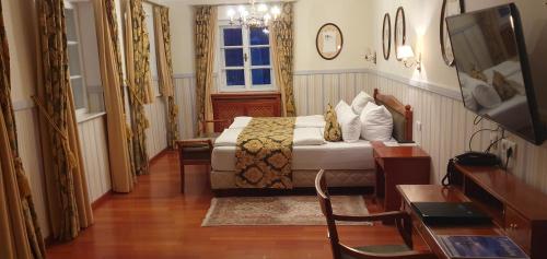 Junior Suite with Lake View