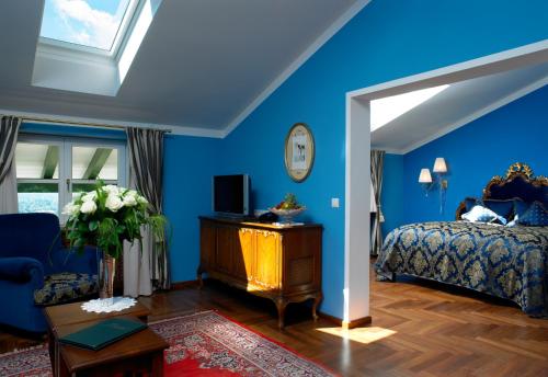 Suite with Lake View