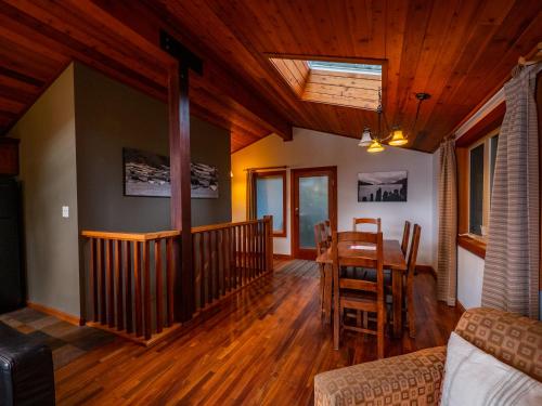 Two-Bedroom Cottage with Sea View-Nest