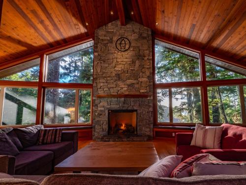Deluxe King Lodge Suites (No Kids Or Pets)