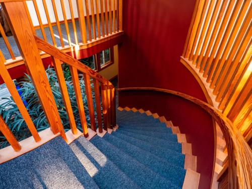 Deluxe King Lodge Suites (No Kids Or Pets)