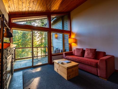 Deluxe King Lodge Suites (No Kids Or Pets)