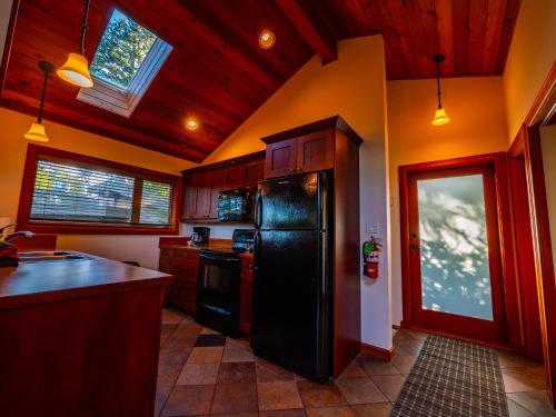 Two-Bedroom Cottage-Upper Canopy