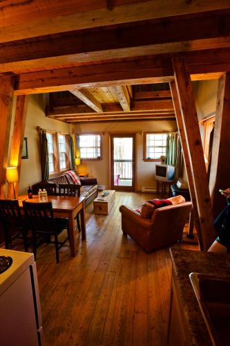 Two-Bedroom Cottage with Sea View-Shelter
