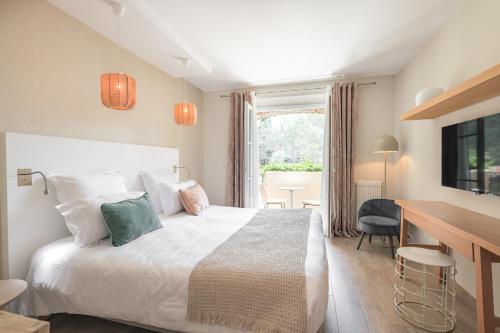 Classic Double or Twin Room with Pool View