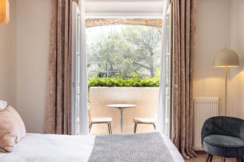 Classic Double or Twin Room with Pool View
